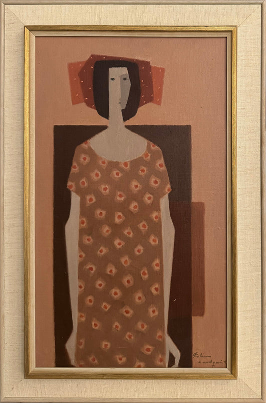 Standing woman in a Patterned dress